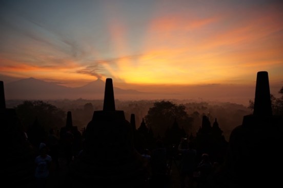 Borobudur au levé du soleil